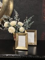 قاب عکس آلومینیومی به رنگ طلایی پوست ماری از روبه‌رو