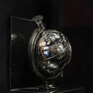 استند کره زمین از کنار