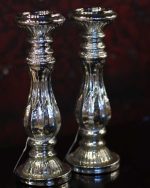 شمعدان شیشه‌ای وارداتی با طرح وینتیج از نمای کناری