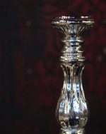شمعدان شیشه‌ای وارداتی با طرح وینتیج از نمای نزدیک